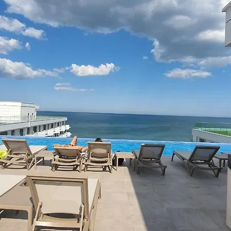Infinity & With Private Parking,gym,sauna,jacuzzi Διαμέρισμα