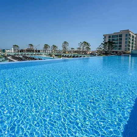 Infinity & With Private Parking,gym,sauna,jacuzzi Διαμέρισμα Năvodari
