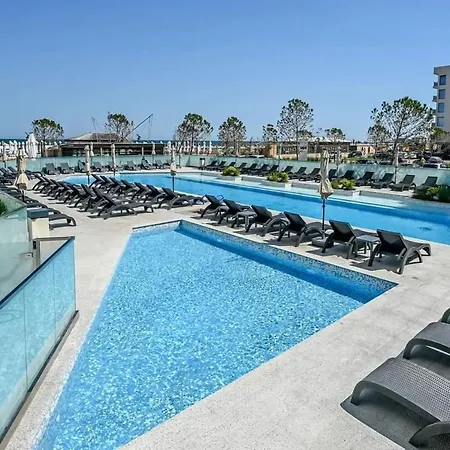 Infinity & With Private Parking,gym,sauna,jacuzzi Διαμέρισμα